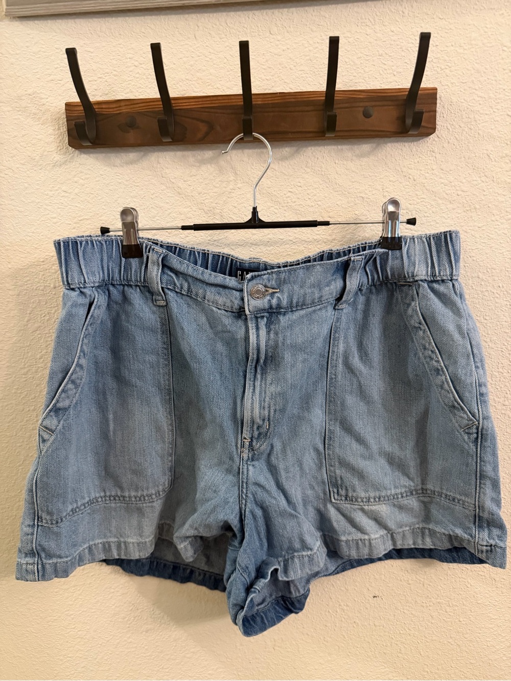 GAP Light Wash Denim Elastic-Waist Women’s Shorts